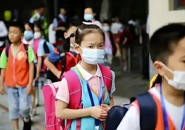 三天假期因疫取消，黄石学生们哭成一片，学校该如何安抚孩子们的情绪？