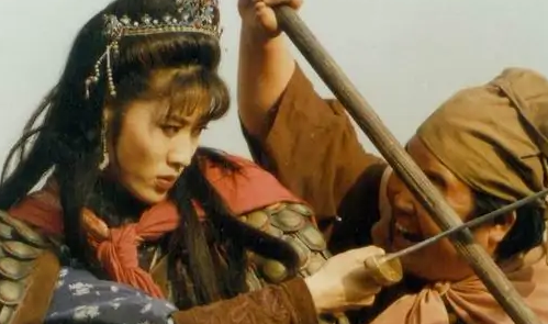 《水浒传》为什么扈三娘是活煮死的？