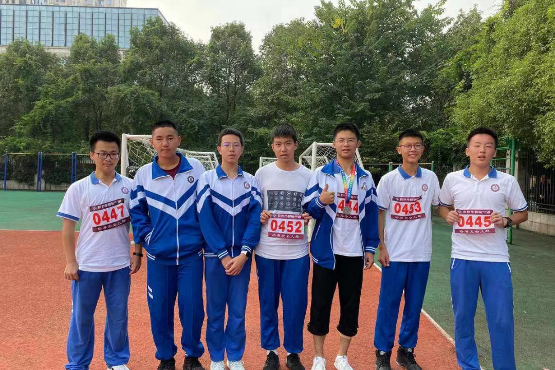 赞美初中生青春洋溢的句子