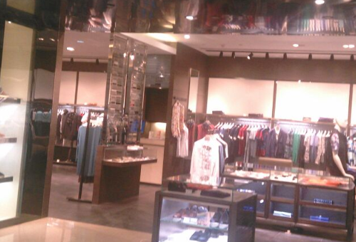 FERRE 这个品牌到底是一个什么档次的牌子啊