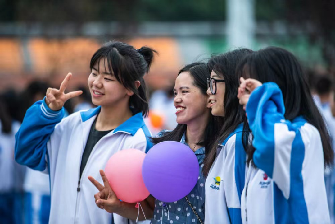 赞美初中生青春洋溢的句子