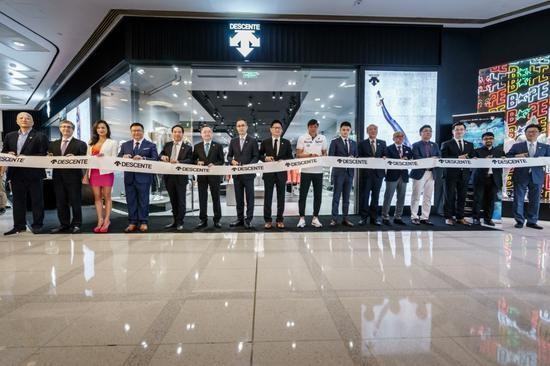 三个向下的箭头是什么牌子？