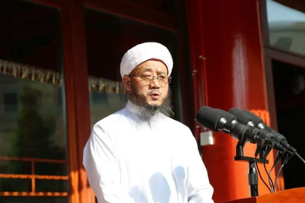 阿訇是回民的什么人