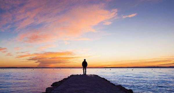 “人生海海,山山而川,不过尔尔”是什么意思？