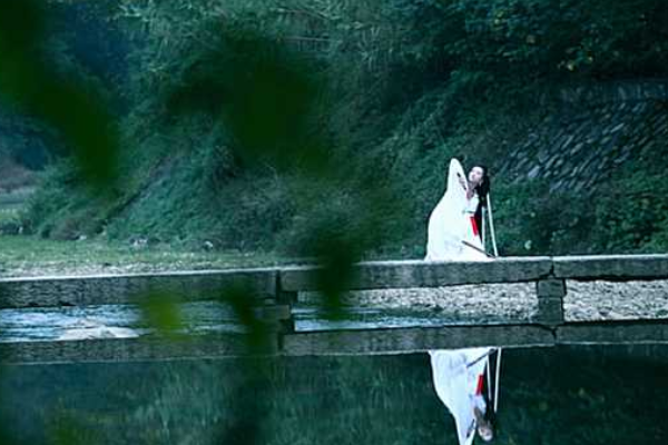 越女究竟是谁，为何越王勾践都向她请教剑术？