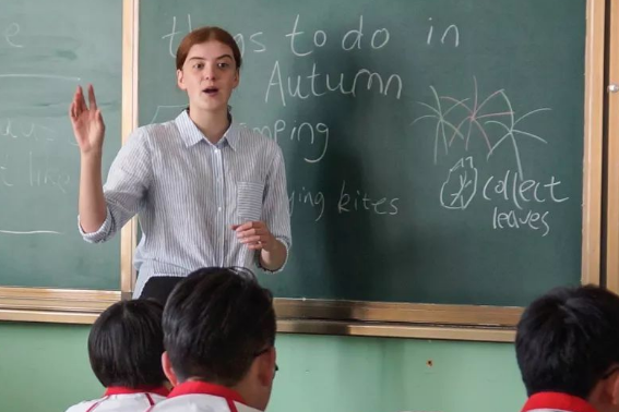 pay attention to的用法是什么？