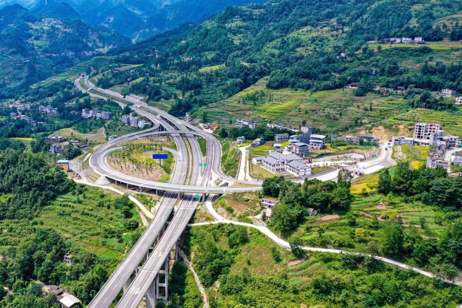 峰回路转的意思解释