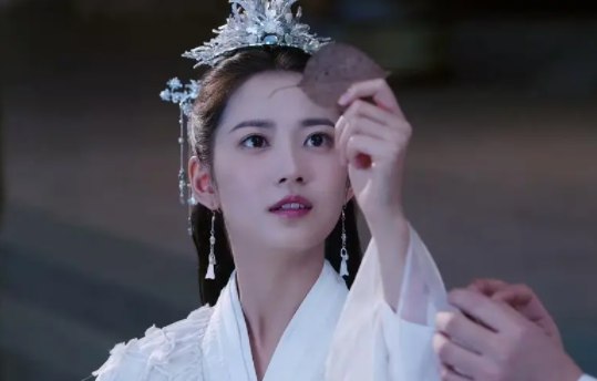 镜双城白樱怎么复活的