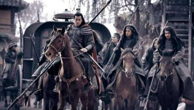 吕布的方天画戟有多重？一般人拿不起来吗？