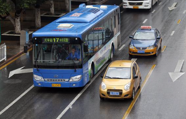 公交车上的诗谨