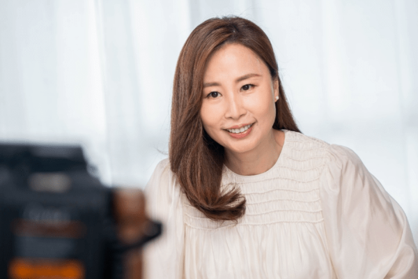 抖音戴口罩唱歌的是谁