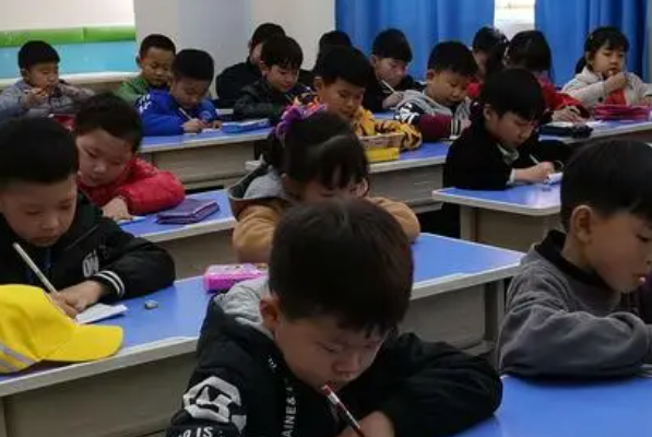 昼短苦夜长,何不秉烛游