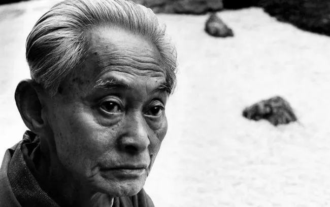 川端康成的《秋雨》到底在讲什么,别府律子穿和服到底在暗示什么？