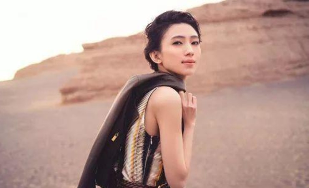 戴佩妮的 《怎样》歌词