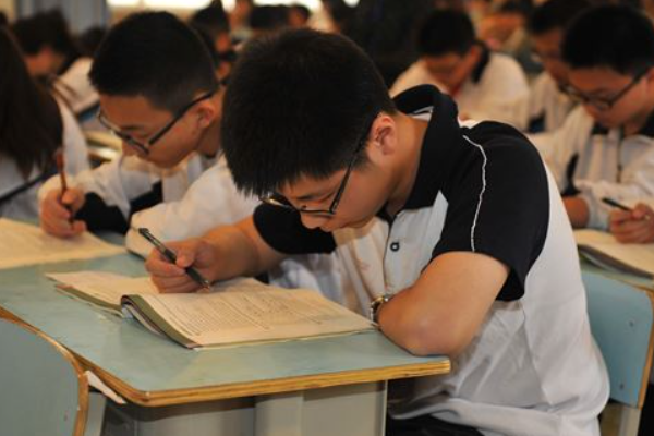 岁回律转的出处