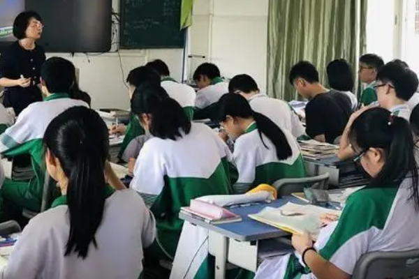 岁回律转的出处