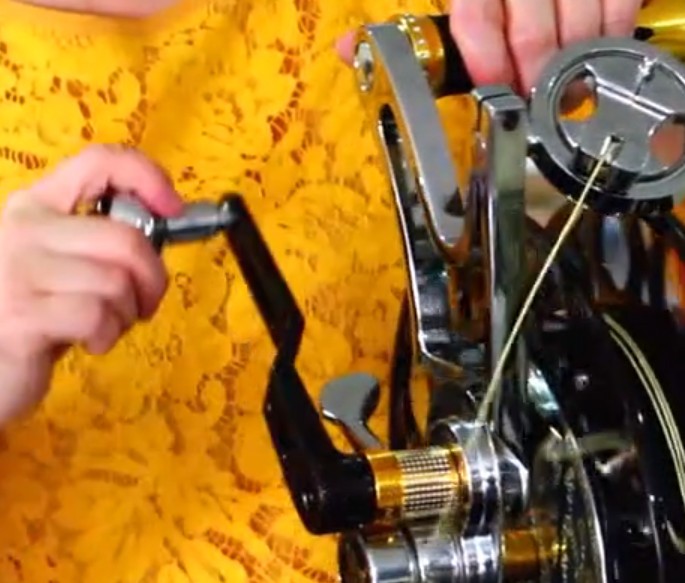 风筝上面的线怎么系上？