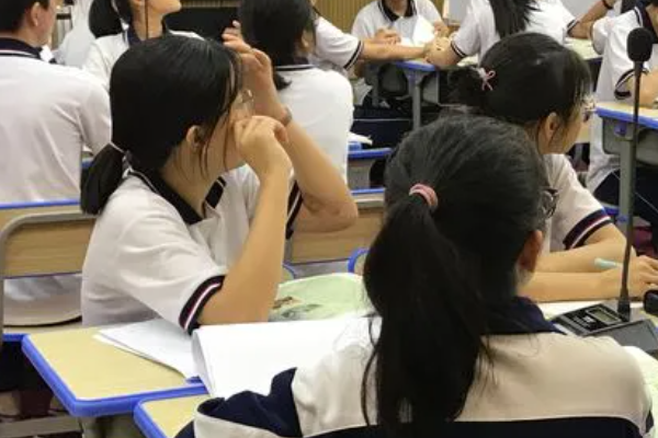 岁回律转的出处