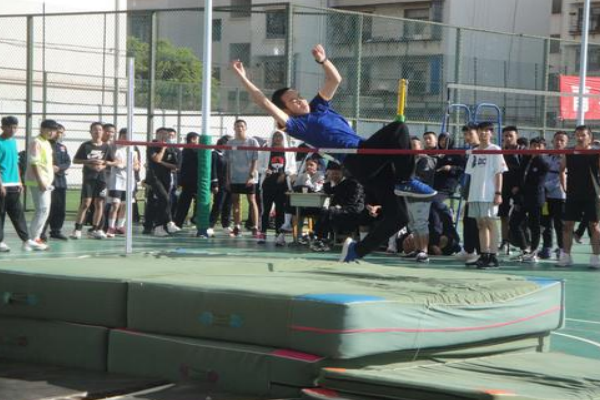 轻捷的意思解释