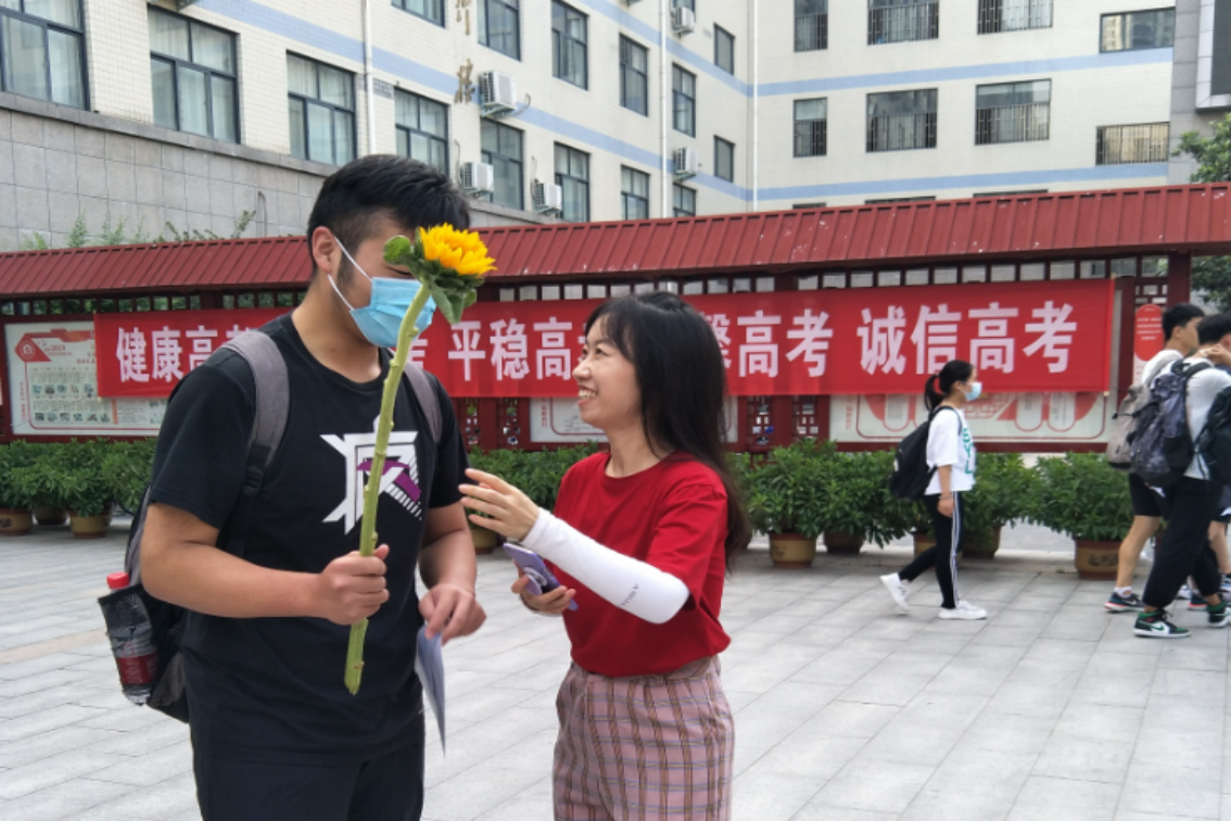 高考第一天考的什么科目