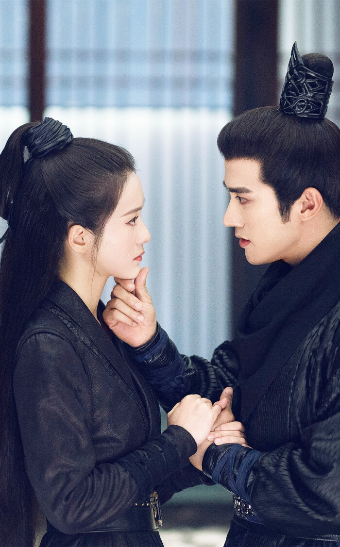 白发中容乐和谁发生过关系