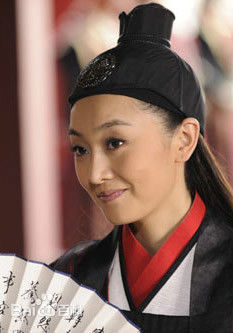 大内密探零零狗中扮演“花的不得了”的是谁呢？