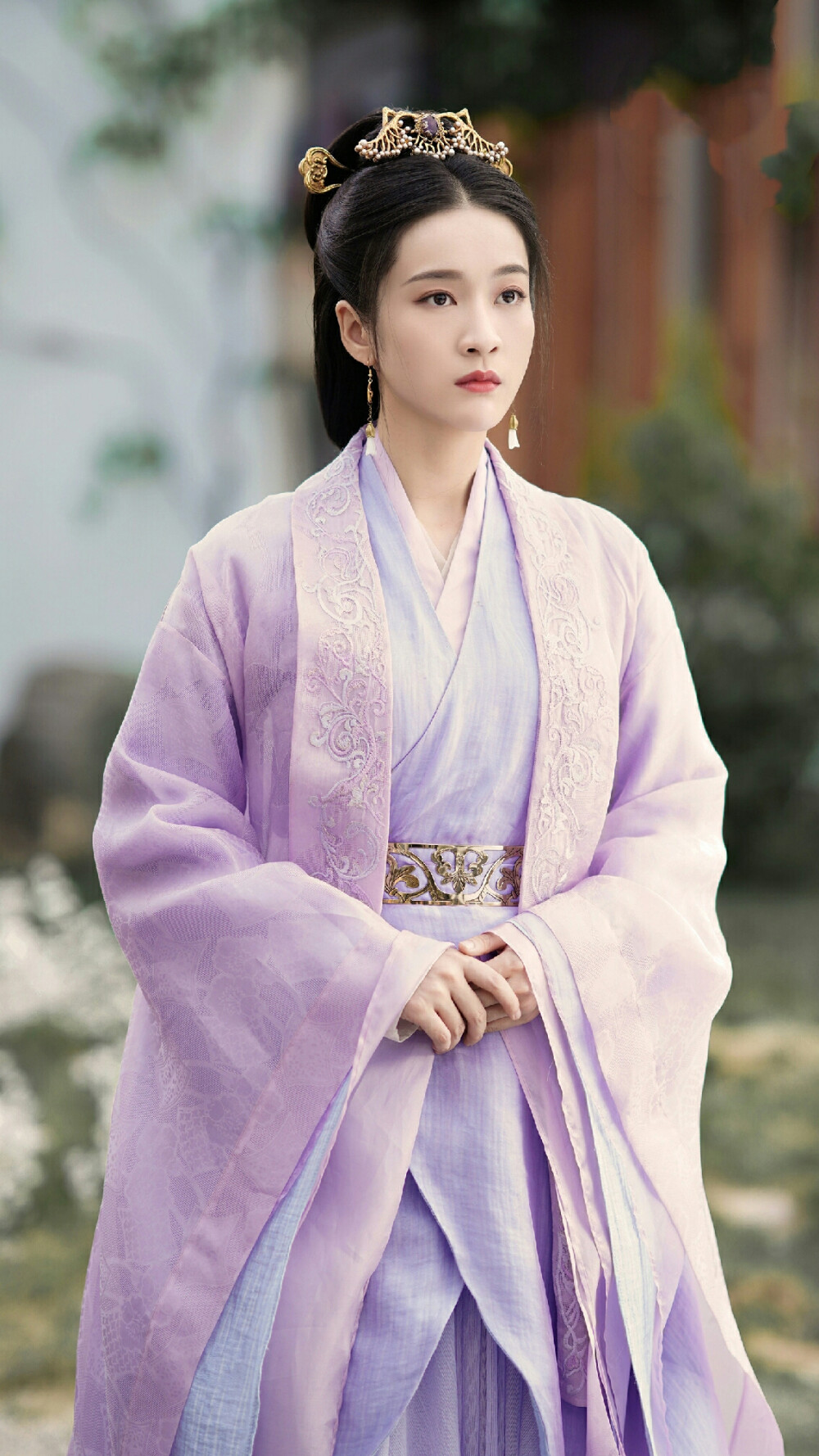 白发中容乐和谁发生过关系