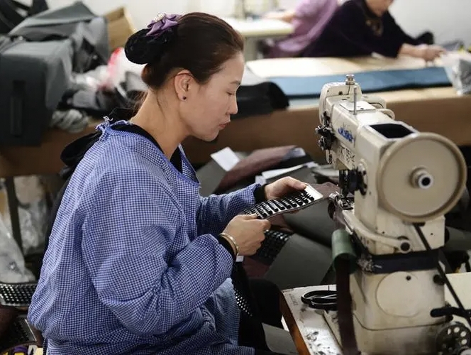 工厂呼唤年轻人:薪酬高过送外卖,工厂的高薪能吸引更多的年轻人吗?