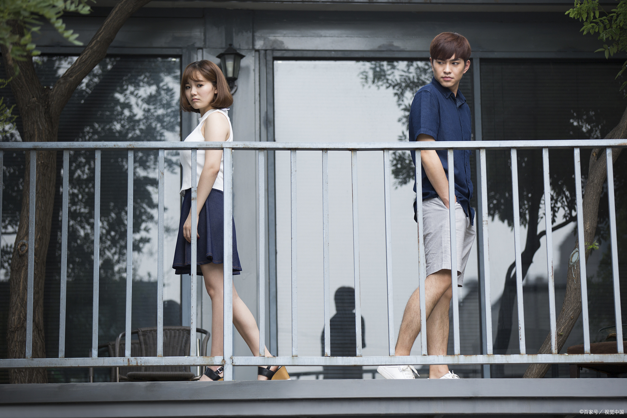 丈夫出轨了我的闺蜜，让我很心痛，我该怎么办？