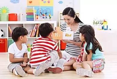 她是一个12岁的女孩用英语怎么说