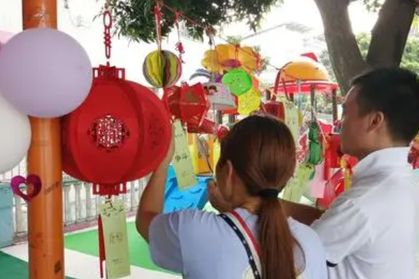 砍下竹子做灯笼打一动物